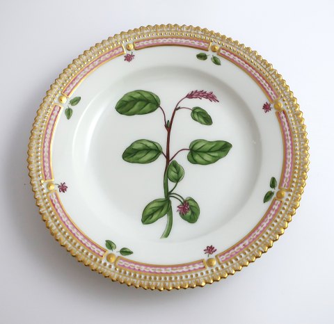 Royal Copenhagen Flora Danica. Cake plate. Model # 3551. Diameter 17 cm. (1 
quality). Salix reticulata L