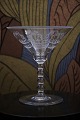 K&Co. 
præsenterer: 
5 stk. 
gamle krystal 
champagneskåle 
/ cocktail glas 
med fine slebne 
mønster...