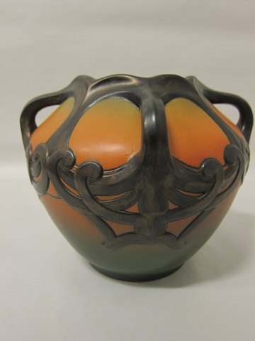 Vase, Ipsens Enke
Im Stile Bindesbøll
Model: 710
Mit Stempel
H: 17cm, Durchmesser: 21cm
