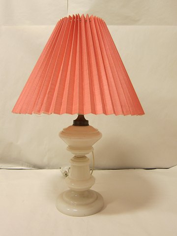 Opalinelampe
Opaline-glas-lampe
Um 1880
Elektrolampe