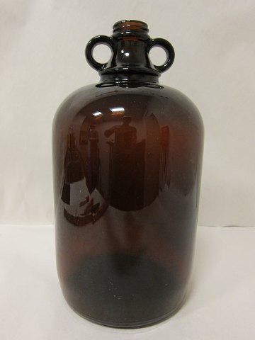 Glasflasche mit 2 Henkel, braun
H: 32cm
