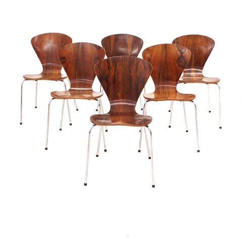 A set of six chairs in rosewood. Probably by 
Lenanrt Bender, Sweden, circa 1960. H: 78cm