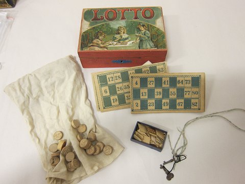 An old game in a box made of wood and with a lock (key comes with the box)