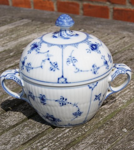 Blue Fluted Plain Danish porcelain. Covered sugar bowl No 244