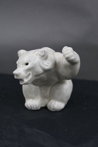 item no: f-Kgl. 21433, hvid bjørneunge