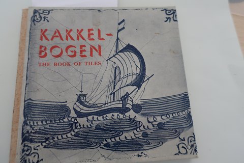 Kakkelbogen
Von Catharina Bülow
Forord af André Leth
Forlag: Hernov
In gutem Stande