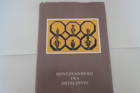 Hovedvandsæg fra Østslesvig (Haderslev, Aabenraa, Sønderborg) = (Riechdosen aus 
Ostschleswig)
Ved Sigurd Schoubye
Tønder Museums Skriftrække (III.4)
1982
Sideantal: 63
In gutem Stande