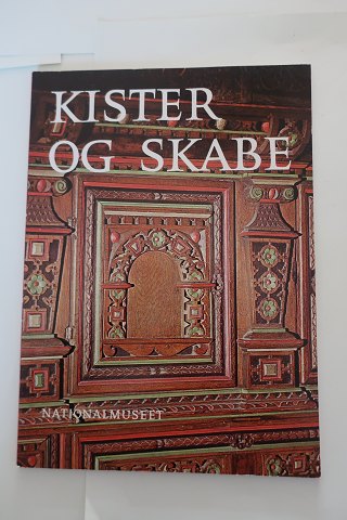 Kister og skabe (Kisten/Kasten und Schränke)
Udgivet af Nationalmuseet
Tilrettelæggelse: Henning Nielsen
1975
In gutem Stande