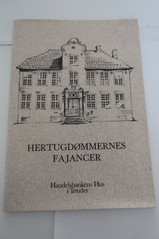 Hertugdømmernes Fajance
Udgivet af Handelsbankens Hus i Tønder
Sideantal 32
In gutem Stande
