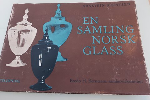 En samling Norsk Glass
Af Bredo H. Berntsens Samlervirksomhed
Gyldendal Norsk Forlag 
1962
In gutem Stande