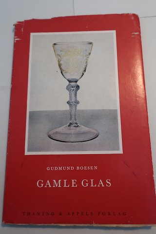 Gamle Glas
Af Gudmund Boesen
1961
Thanning & Appels Forlag
Del af serie fra forlaget
Sideantal: 102
In gutem Stande