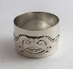Lundin Antique 
presents: 
Tang. 
Silver napkin 
ring (830). 
Produced 1916