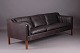Roxy Klassik præsenterer: Børge Mogensen / Fredericia Furniture3-personers sofa, Model 2213Mørkebrunt ...