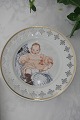 Bing & Gröndahl Sammelteller Carl Larssons "Esbjörn" Serie 2 Motiv 1. Durchmesser 22 cm. in ...