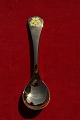 Antikkram präsentiert: Georg Jensen Jahreslöffel 1985 in vergoldet Sterling Silber. Schlüsselblume