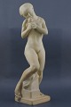 L Art präsentiert: "Eva med æblet". figur af lertøj. Signeret HAK Danmark. Udført hos Kähler.