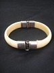 Elfenbein Armreif.Silber: 830 s Innendurchmesser: 6,5 x 4,5 cm.Dicke: 1,2 cmkan auf einer ...