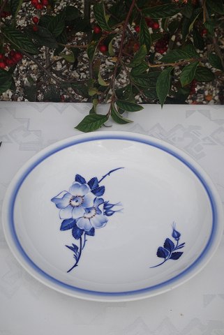 Royal Copenhagen  Dish 9482