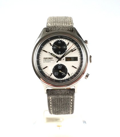 Seiko Chronograph Automatic, Panda. Cal. 6138, 
Ref. 8020. February 1977