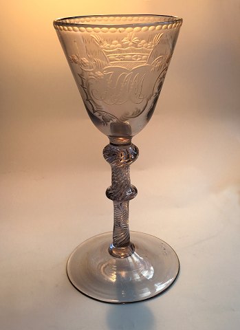 Nøstetangen, "Viin Glas Chrystal", kronet monogram 
med rester af forgyldning. Norge ca. år 1770