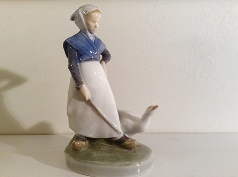 Royal Copenhagen
Goose girl
# 528
* 450 DKK