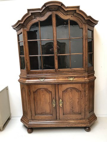 Oak Cabinett