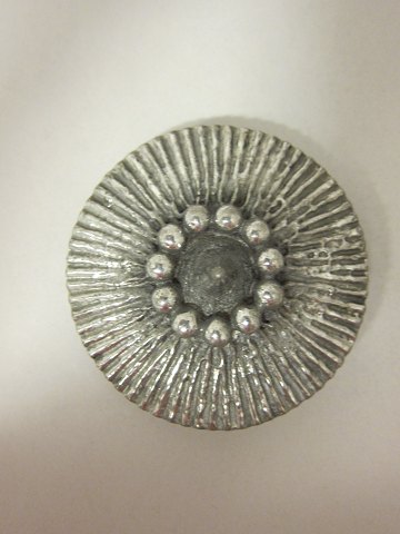 Gürtelschnalle aus Zinn 
Design: Poul Warmind
Durchmesser: 8cm