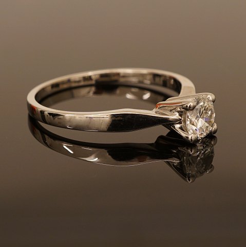 White gold ring, 14ct, with 0,43ct diamond. Ring 
size: 56