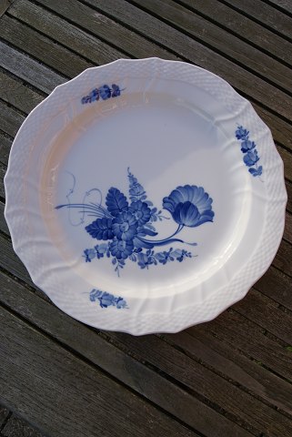 Blå Blomst Svejfet porcelæn. Rundt serveringsfad 33,5cm