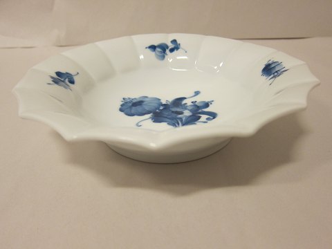 Royal Copenhagen, Blaue Blume
Kuchenteller/-Schüssel, 1. Wahl
RC-nr. 8556
Durchmesser: 17cm
Wir haben eine gute Auswahl von Blaue Blume
Kontakten Sie uns bitte für weitere Information