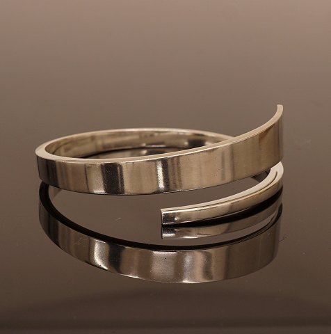 Georg Jensen: Armring, Sterlingsilber. 6,7x6,7cm. 
G: 50gr