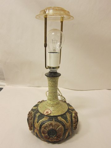 Lampe
Tischlampe aus Keramik
Jette Hellerøe, Keramik Lønstrup
H: 41cm inkl Fussung