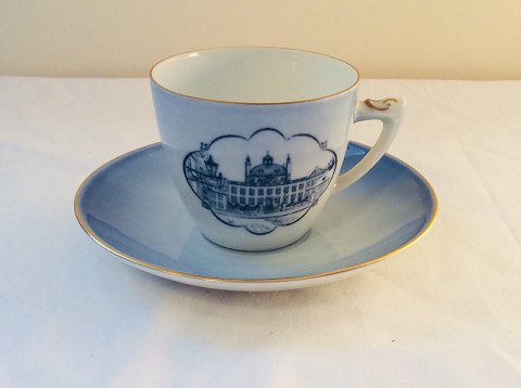 Bing & Grondahl
Schlösser Porzellan
Fredensborg
Kaffeetasse
# 305
* 75 DKK
