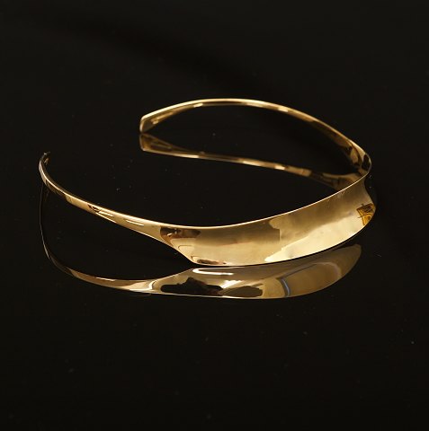 Bent Gabrielsen: Halsring, 14kt Gold. Signiert. 
Masse: 12x12,5cm. G: 36gr