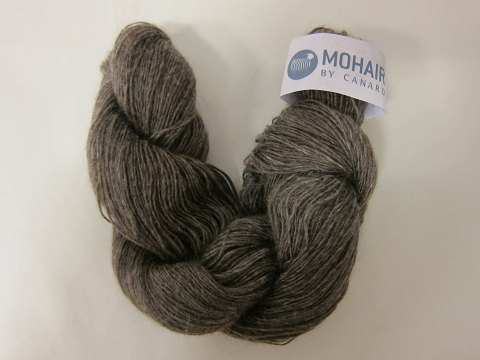 Kidmohair - 1-eindrähtig
Kidmohair/Kidmohär ist ein Naturprodukt von der höchsten Qualität von den 
Angoraziegen aus Süd Afrika
Diese Farbe ist: Dunkel Braunmeliert, Farbenr. 1329
Knäuel mit 50 Gramm