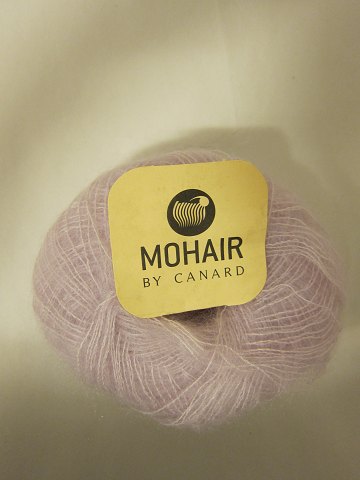 Brushed Lace
Brushed Lace ist ein Naturprodukt von der höchsten Qualität von den 
Angoraziegen aus Süd Afrika gemischt mit der schönsten Mulberry Seide
Diese Farbe ist: Rosa, Farbenr. 3038
Knäuel mit 25 Gramm