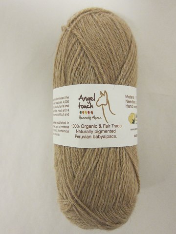 Baby Alpaca Angel Touch
100% BABY ALPACA
Baby Alpaca Angel Touch ist ein Naturprodukt und ist NICHT eingefärbt, und da 
die Fibern sind NICHT mit Öl beigemischt
Diese Farbe ist: Brown Light, Farbenr. FX0
Knäuel mit 50 Gramm