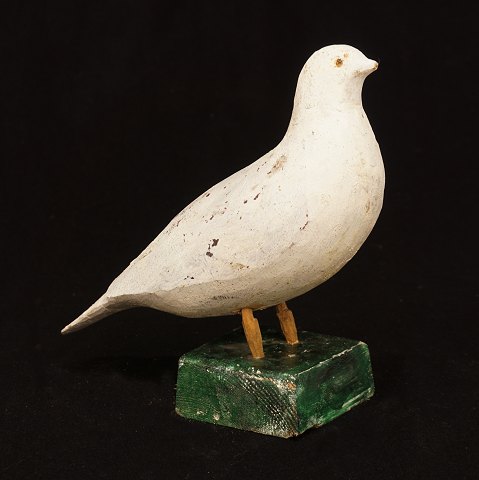 Swedish folkart: A bird, wood. Late 19th Century. 
H: 20cm. L: 23cm