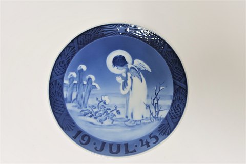 Royal Copenhagen
 Christmas Plate 1945