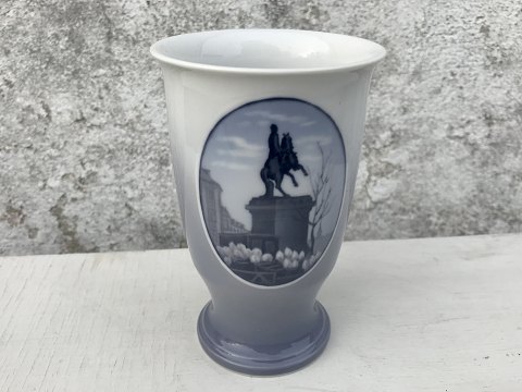 Royal Copenhagen
Rundskue Vase
1932
* 400kr