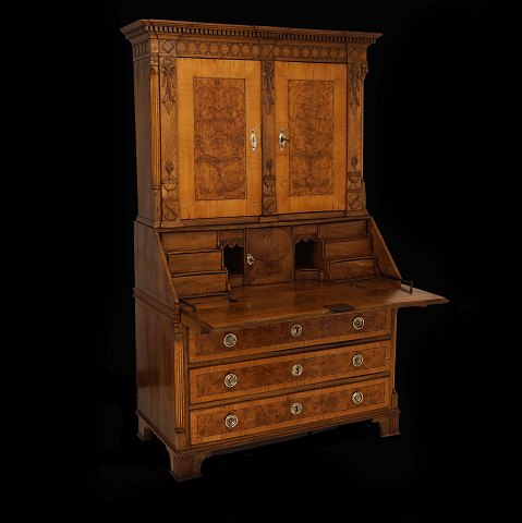 A Danish end 18th century Louis XVI bureau. 
Southjutland circa 1780. H: 191cm. W: 113cm. D: 
92cm