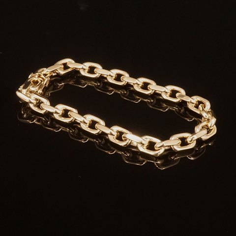 Bjarne Nordmark Henriksen, Copenhagen: Anchor 
bracelet, 8ct gold. L: 21cm. W: 28,5gr