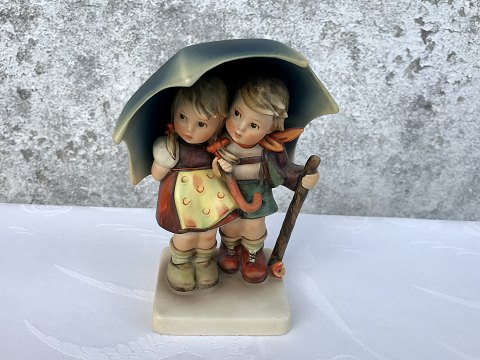 Hummel Goebel Figur
Unter dem Regenschirm
* 475kr