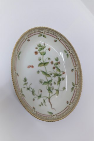 Royal Copenhagen. Flora Danica. Ovale Schüssel. Modell # 3506. Länge 24 cm. (1 
Wahl). Anagallis arvensis L