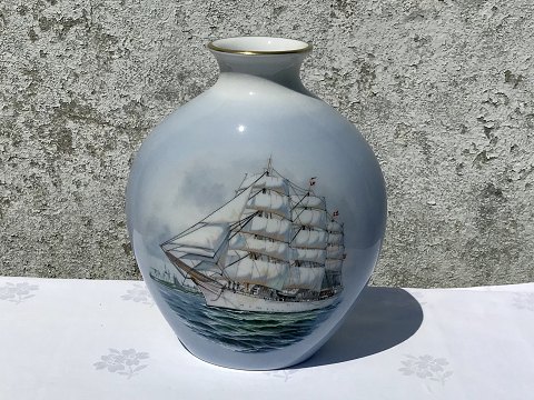 Bing&Grøndahl
Vase
Skoleskibet Danmark
*1000kr