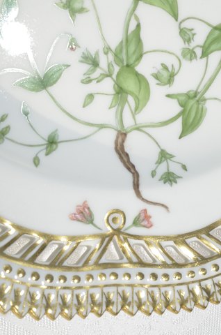 Royal Copenhagen Flora Danica Plate 3554