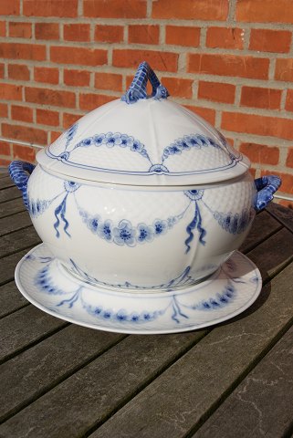 Empire Danish porcelain, the large covered tureen on dish