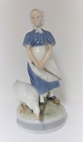 Royal Copenhagen. Goose Girl. Model 527. Height 23.5 cm. (1 quality)