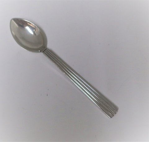 Georg Jensen. Bernadotte. Sterling (925). Kaffeelöffel . Länge 10,7 cm.