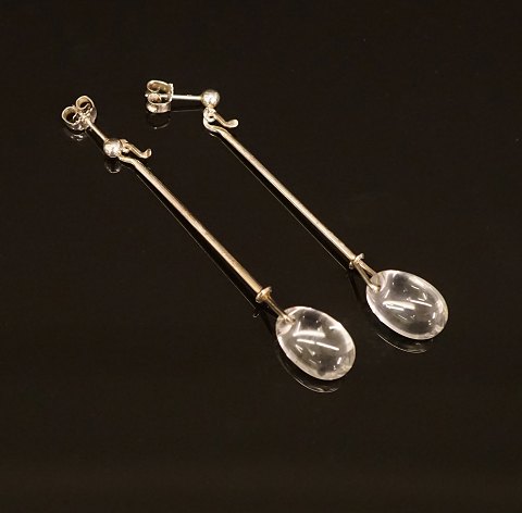 Gerog Jensen, Denmark: A pair og sterlingsilver 
Dew Drop earrings. L: 5,5cm